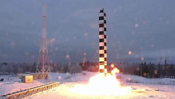 俄罗斯试射“萨尔马特”洲际导弹。