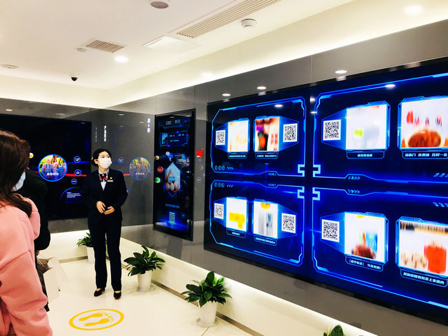 智诚相伴 慧享未来！工商银行湖北省首家新一代智慧银行在光谷亮相