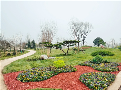 灃河梁家灘溼地公園濱河半島景觀錯落,是市民休閒散步的好去處.