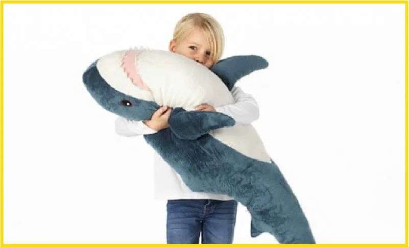 被玩偶征服的年轻人 可爱“鲨”了 