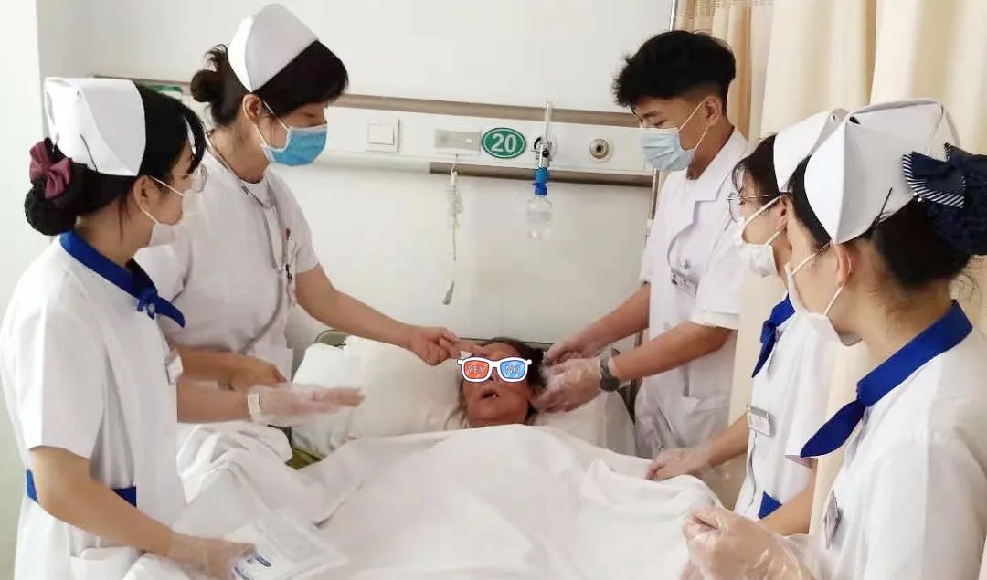 西安医学院一附院"她"力量 送你一朵小红花@女神