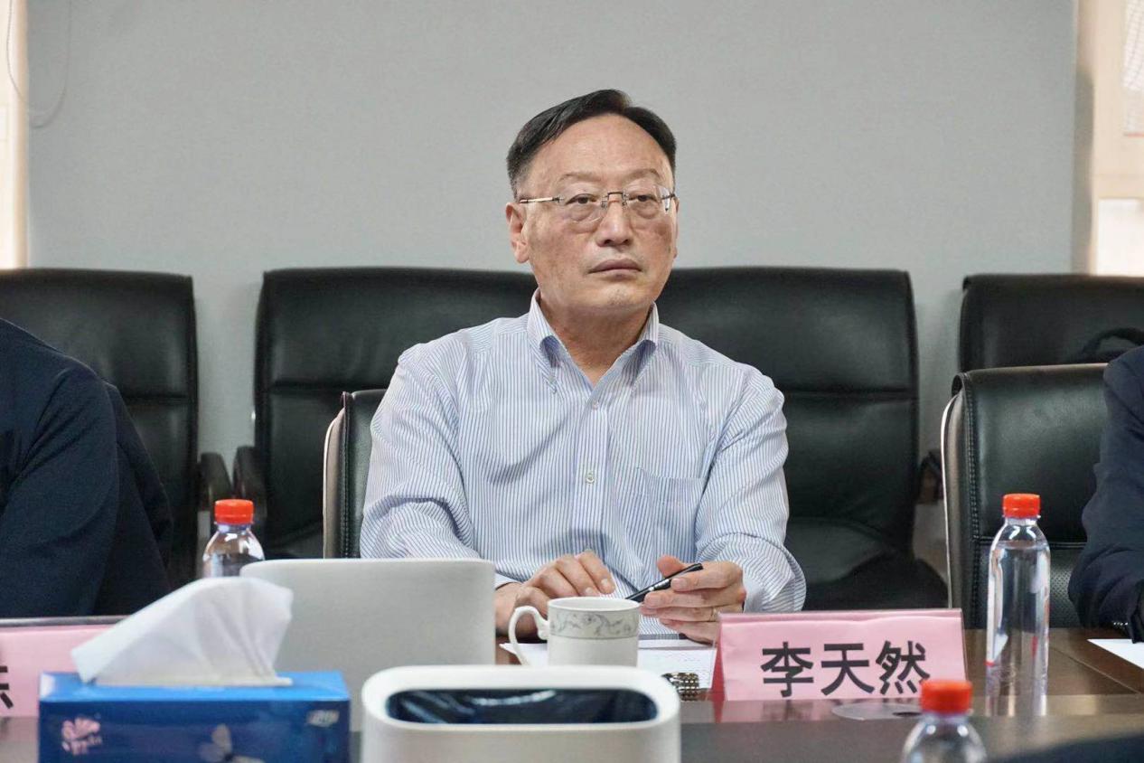 宋西成,中心实验室博士连培文,副主任技师刘芙君,副主任技师王文亭