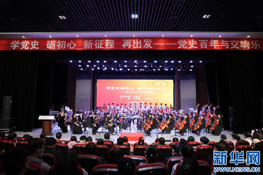 3月9日，一堂别开生面的党史学习教育思政课在江西师范大学举行。新华网 王凯丰 摄