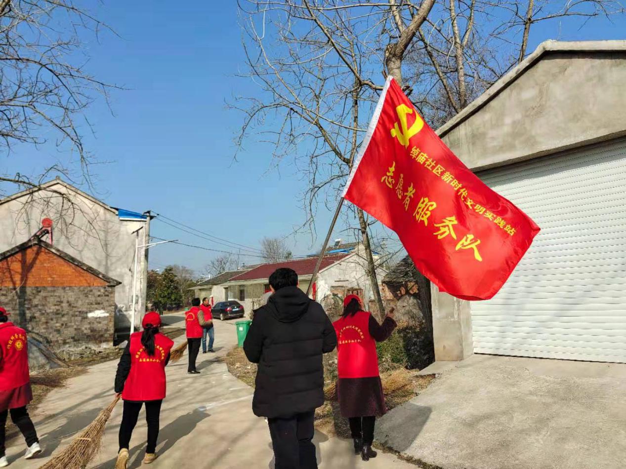 和县石杨镇35学雷锋志愿者在行动