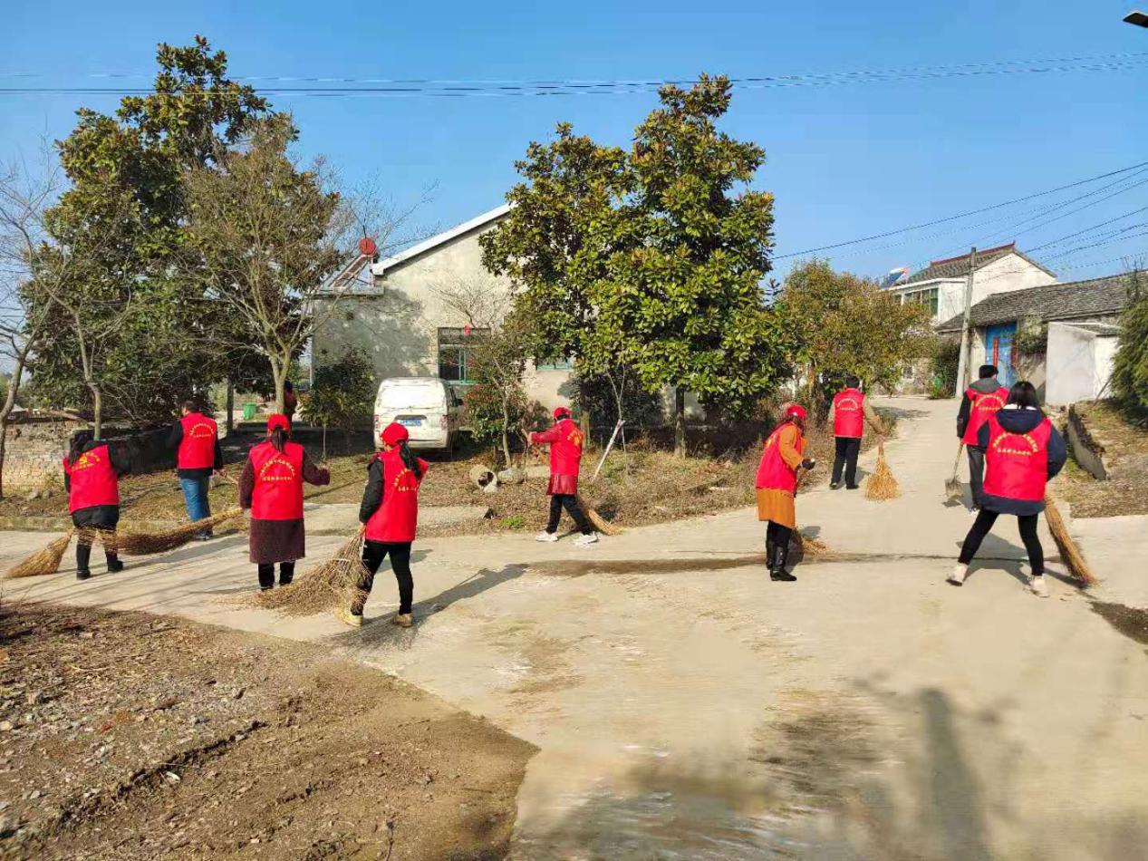 和县石杨镇35学雷锋志愿者在行动