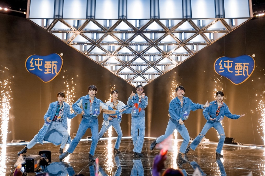 创造营一公舞台吸睛 《lover boy 88》林墨舞台表