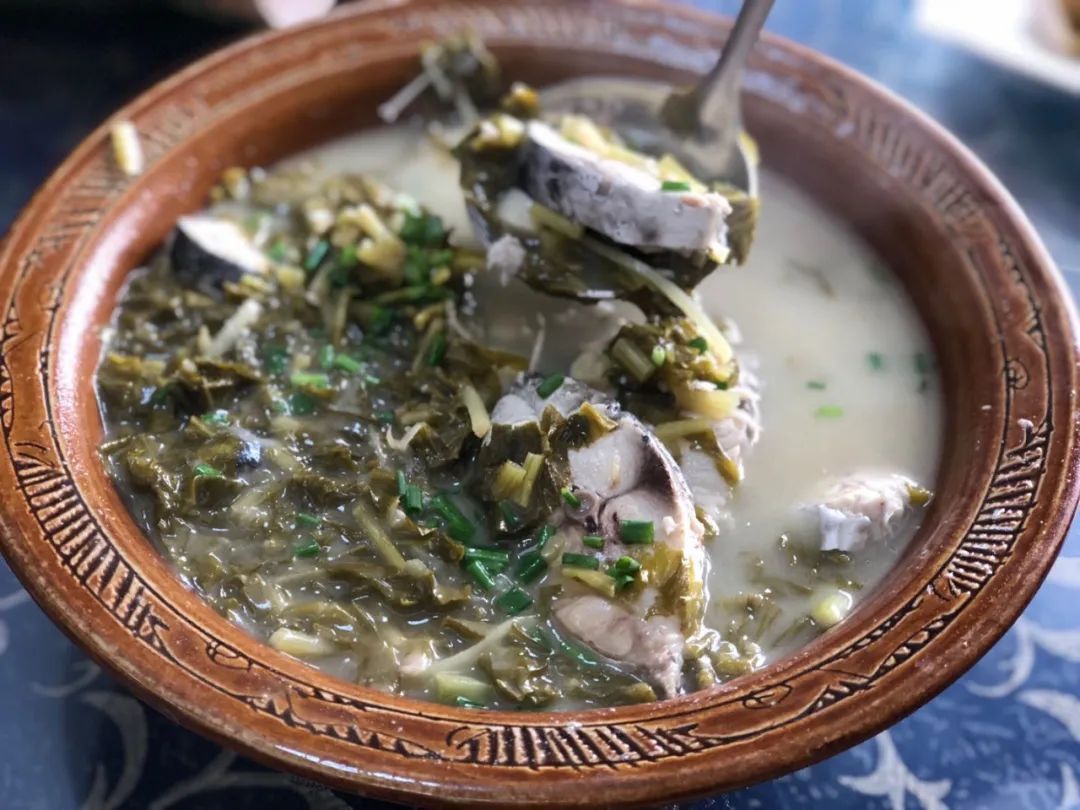 咸菜马鲛鱼汤，是当地传统的吃法。