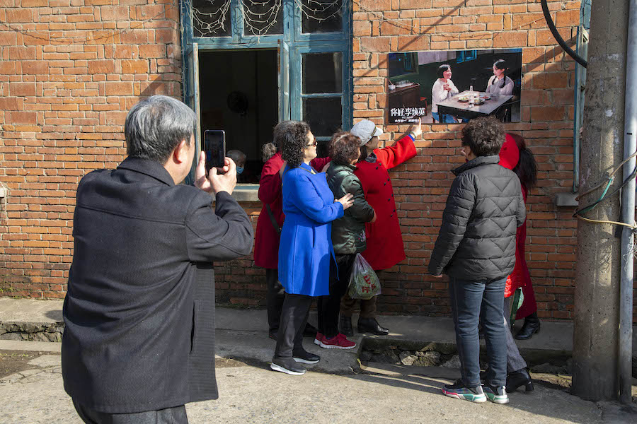 电影《你好，李焕英》走红后，取景地——襄阳卫东机械厂一跃成为了新晋网红打卡地。 视觉中国 图