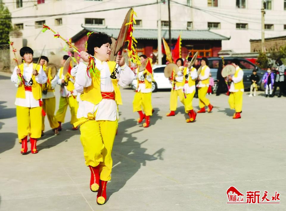  古镇百“花”齐放 陇上女子旋鼓舞队惊艳亮相粤港澳
