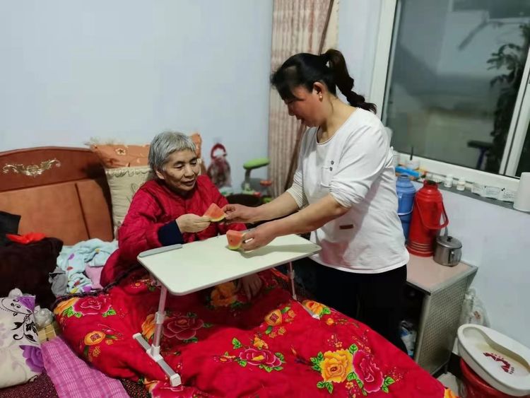 章丘区圣井街道传承良好家风推树最美婆媳