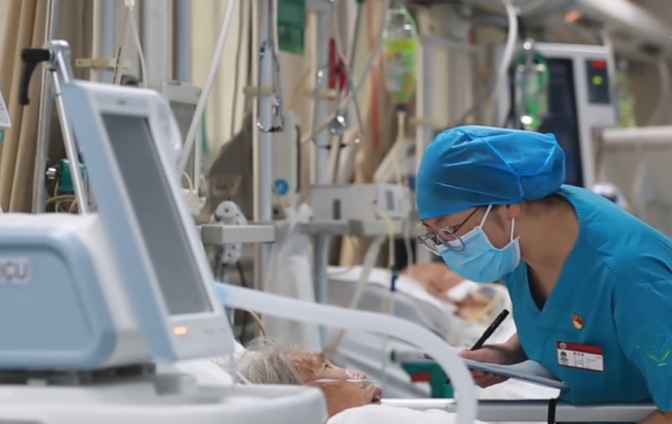 西安医学院一附院"她"力量 送你一朵小红花@女神