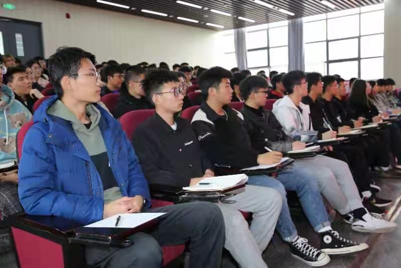 “学党史，立长志”——齐鲁工大党委书记王英龙为学生上新学期思政第一课