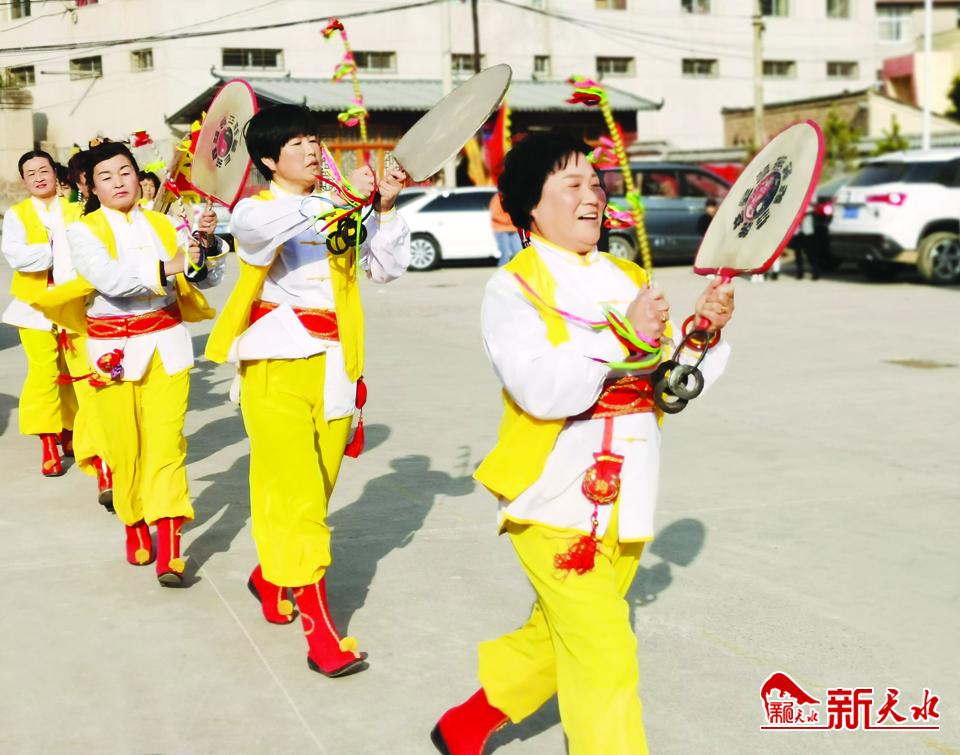  古镇百“花”齐放 陇上女子旋鼓舞队惊艳亮相粤港澳