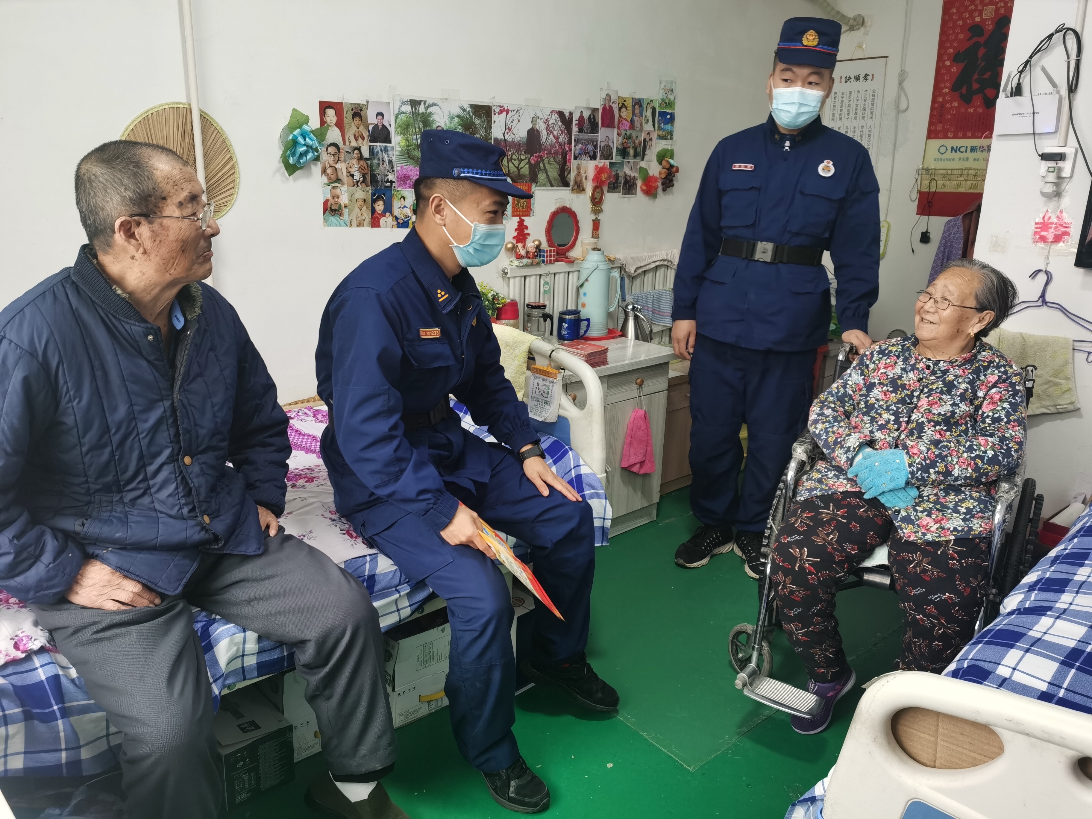 三河市消防员与养老服务中心老人唠家常