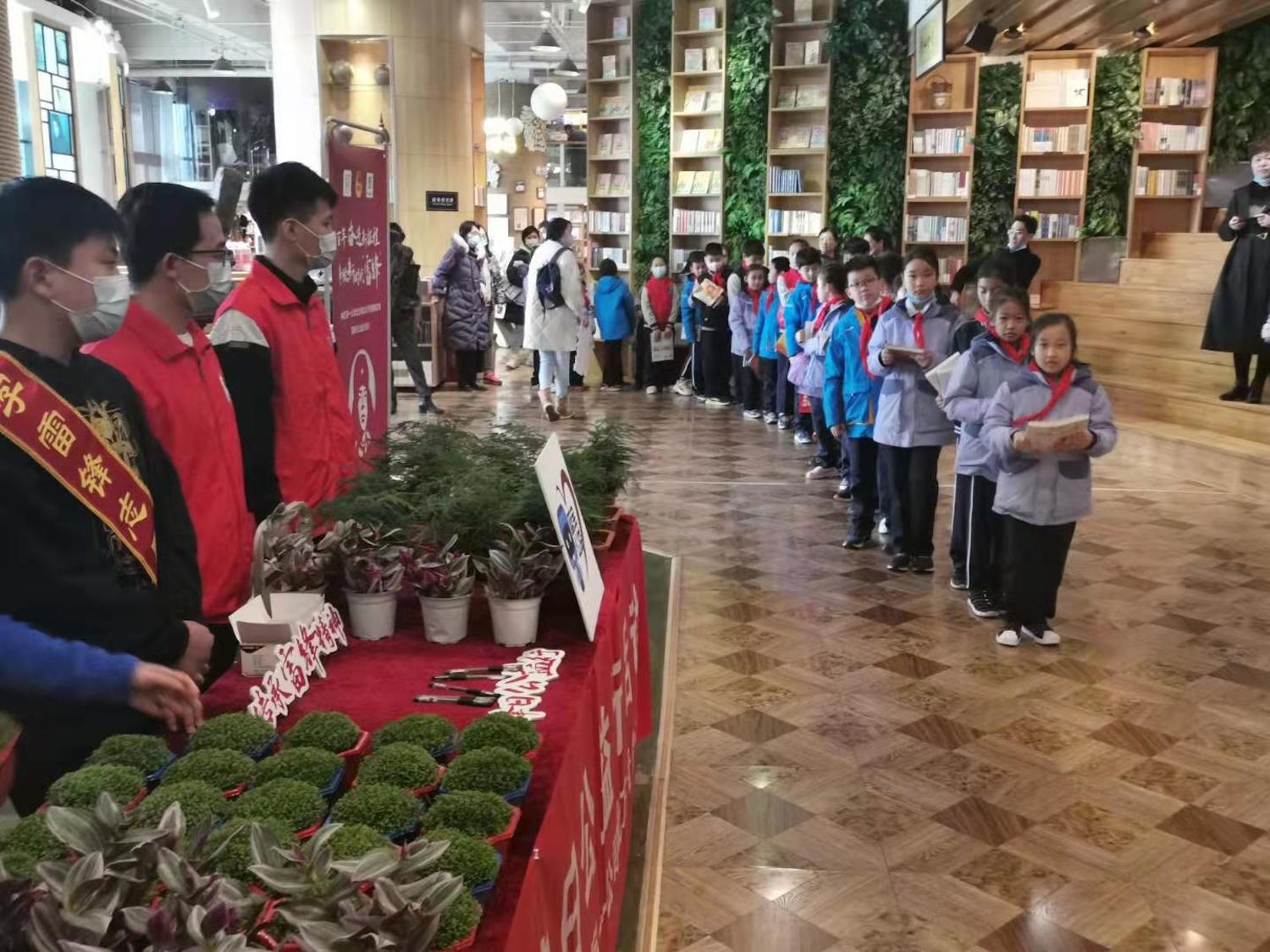 “书香换花香&middot;雷锋日公益行”活动成功在崂山如是书店举办