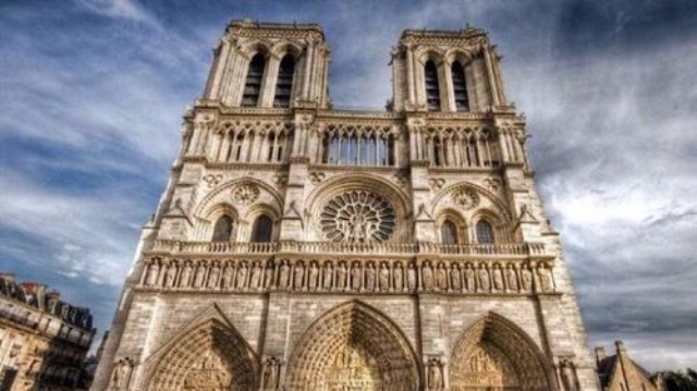 法国的巴黎圣母院，地上是人间天堂地下藏着“地狱”