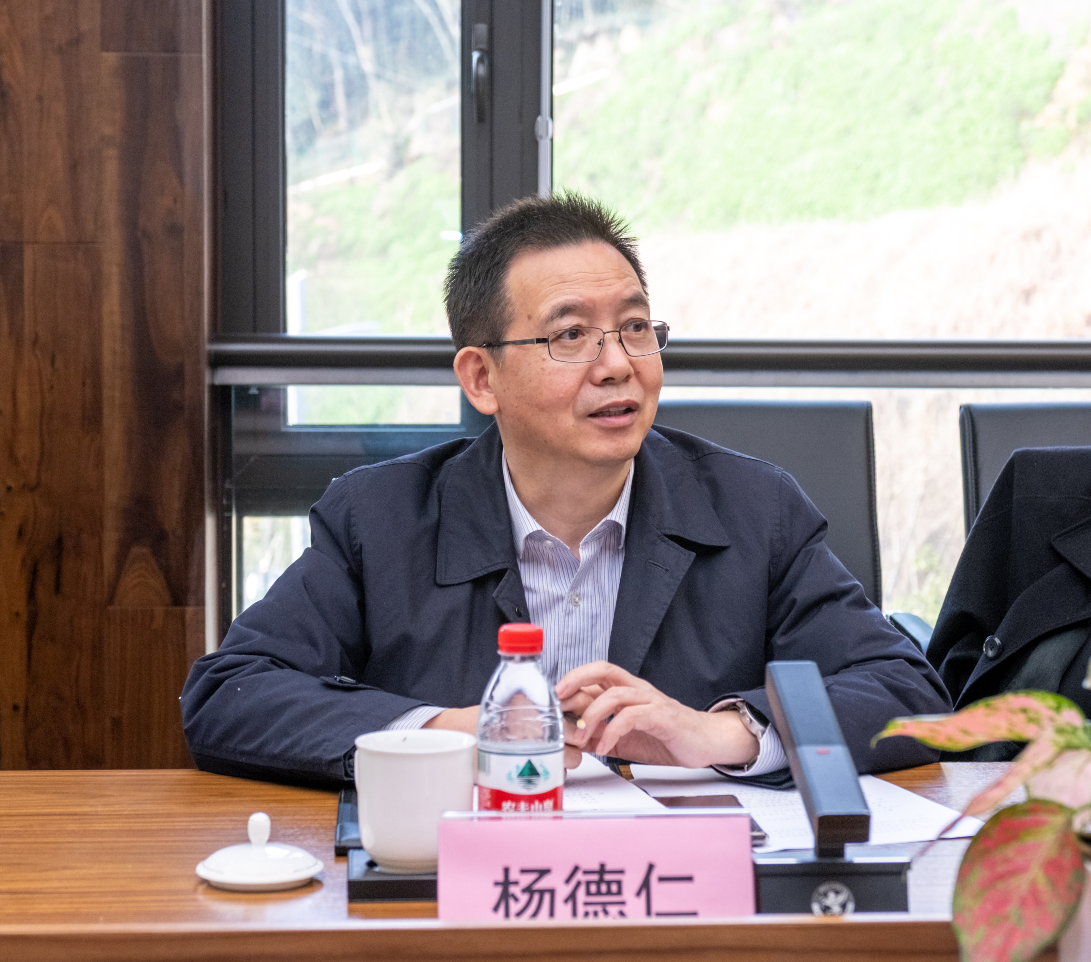 赵玉芬院士、杨德仁院士面对面为企业发展 “把脉问诊”