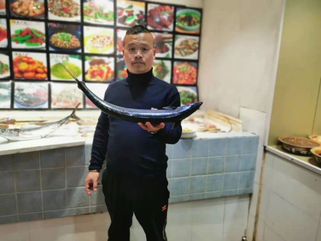 鲜度高的象山港马鲛鱼头尾翘得高高的。干科峰供图