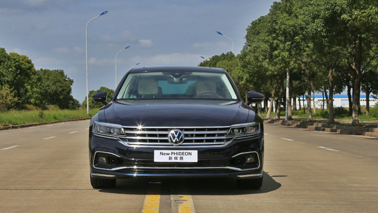 级车大众新辉昂,在外观方面,我其实并没有看出它和现款车型太大的区别