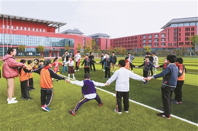北仑区汇润社会工作服务中心组织“小海贝”到宁波大学梅山校区参加拓展活动