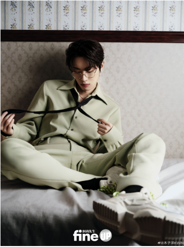 木子洋时尚造型搭配prada光学眼镜尽显高贵气质