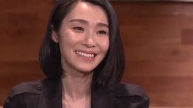 陈丽娜称自己不能经常陪伴母亲，所以对母亲很愧疚