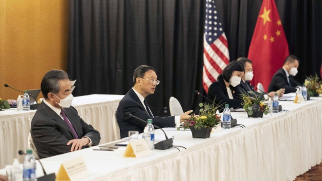 大气沉稳！中美高层战略对话的现场翻译是她