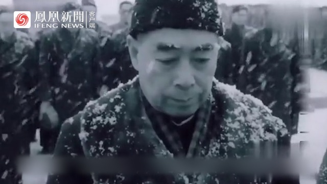 1958年周恩来访朝，冒大雪祭奠中国人民志愿军烈士