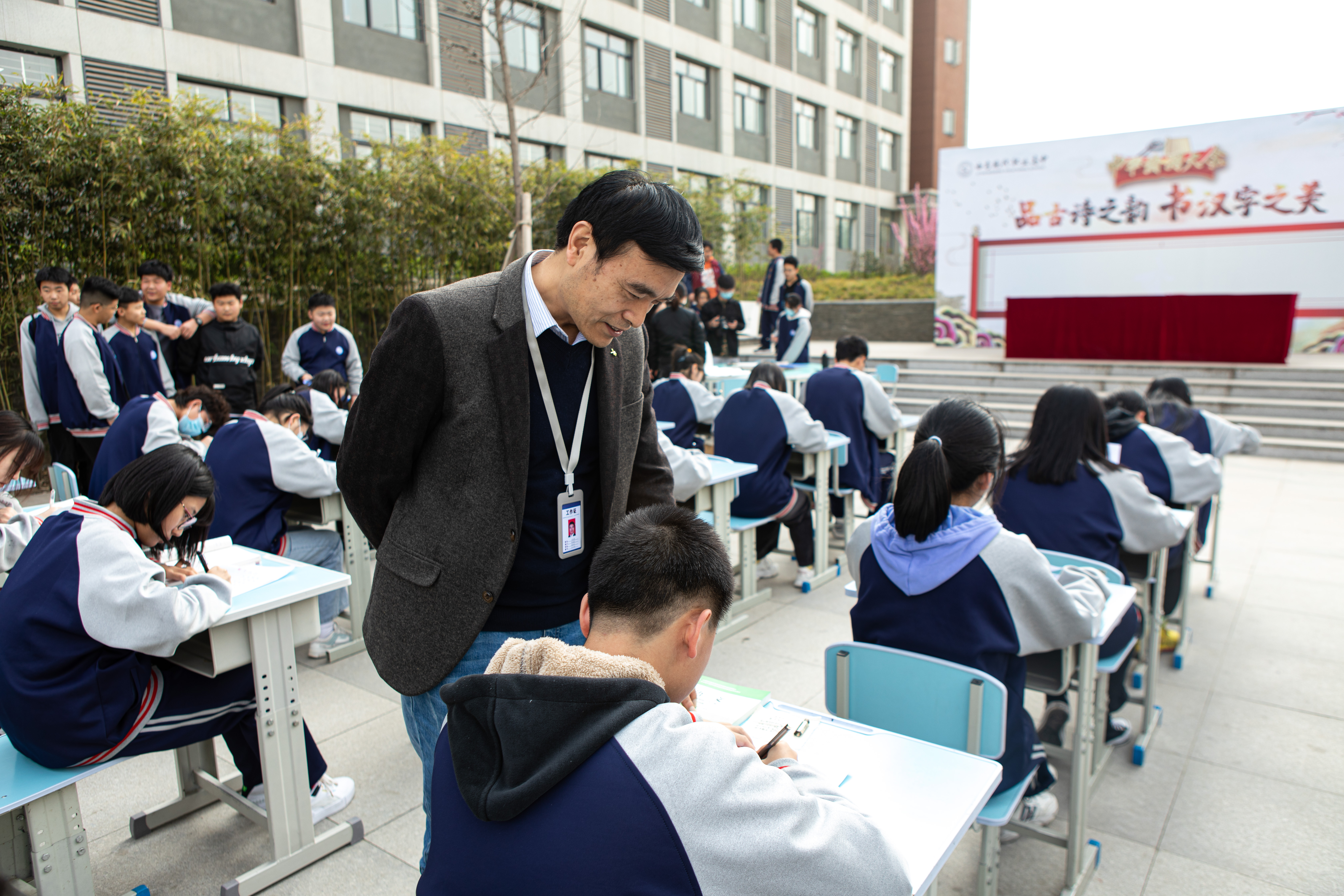 西安现代职业高中品古诗之韵书汉字之美书法大赛圆满举行