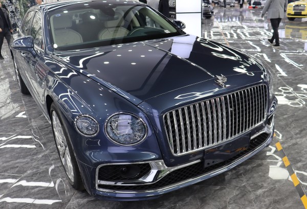 21款宾利飞驰蓝色现车私人专属定制豪车_凤凰网汽车_凤凰网