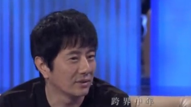 郑钧与刘芸吵架，被逼到在电梯旁脱衣服，乐坏鲁豫！