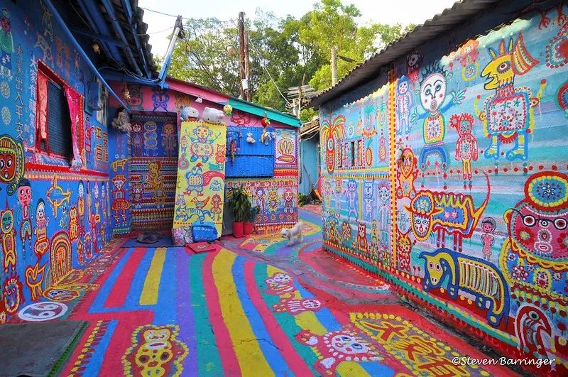 Rainbow family village(彩虹眷村)-4, ©steve: they can't all be zingers!!! (primus), CC BY-NC-ND 2.0, http://dwz.date/bkBf