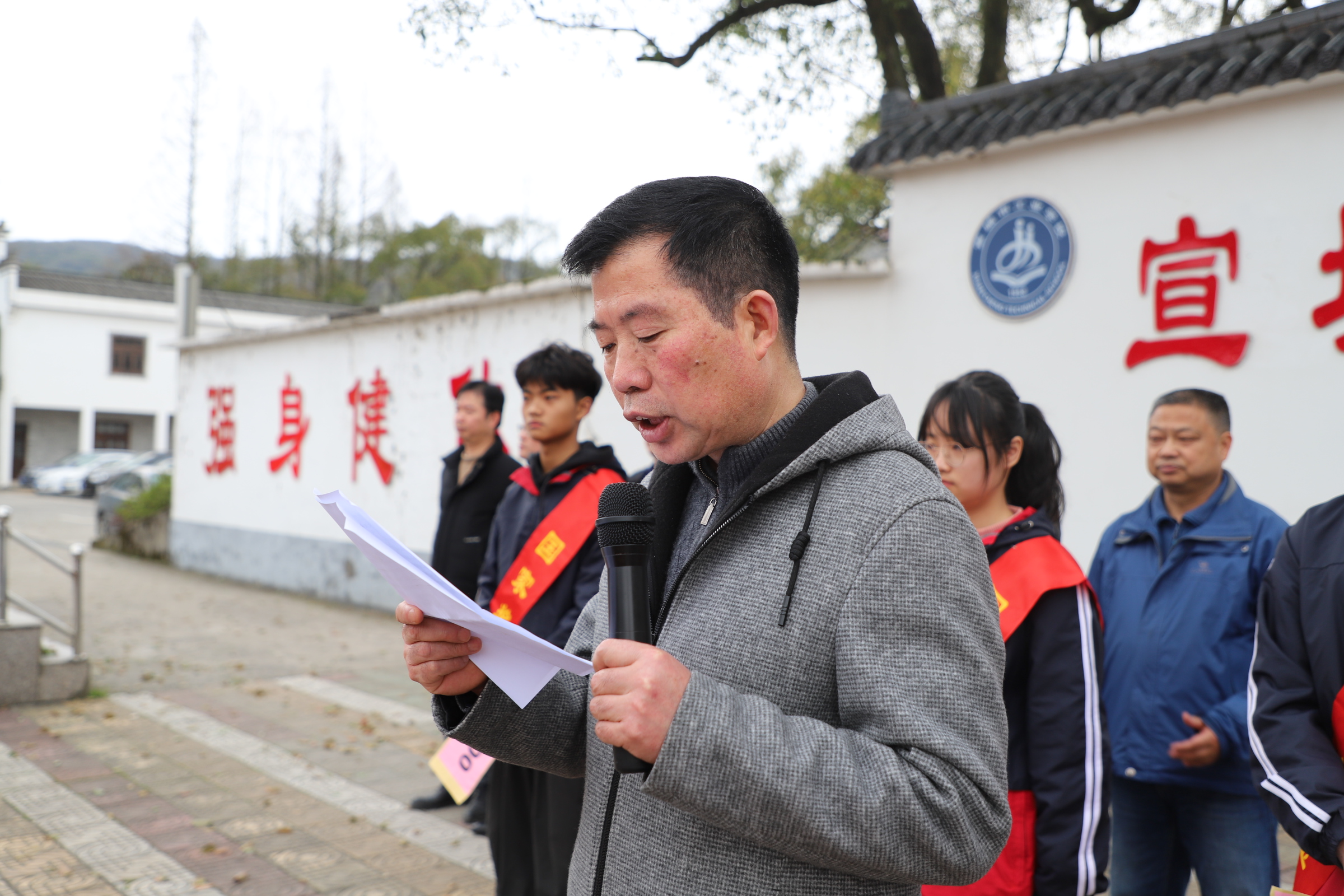 會上,宋軍校長作了熱情洋溢的發言,對獲得國家獎學金的同學進行了表彰