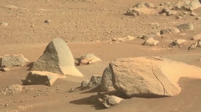 毅力号在火星上的耶泽罗撞击坑里面拍到了这些岩石