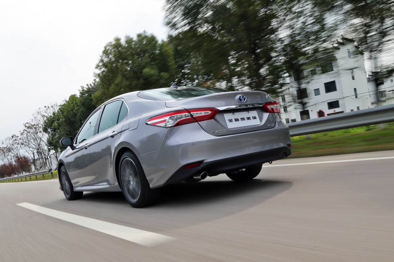 试驾广汽丰田全新凯美瑞:踏实靠谱遇上聪慧有趣