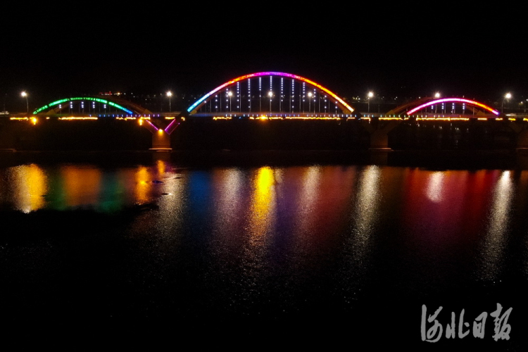 2021年3月11日拍摄的河北省迁西县滦水湾公园夜景。河北日报记者赵杰 摄影报道