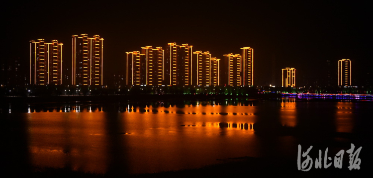 2021年3月11日拍摄的河北省迁西县滦水湾公园夜景。河北日报记者赵杰 摄影报道