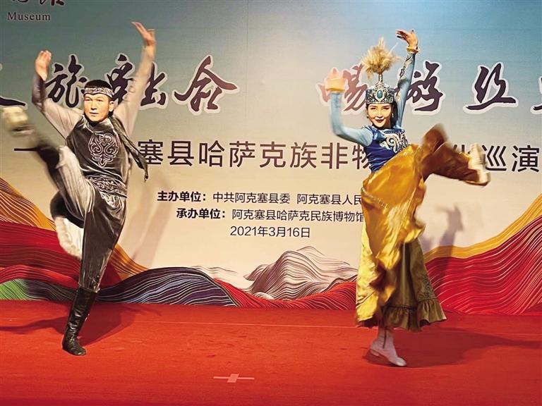 演出精彩瞬间 华静 摄