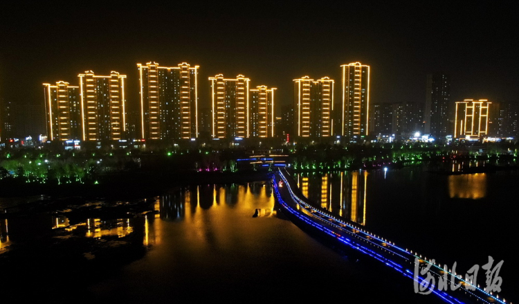 2021年3月11日拍摄的河北省迁西县滦水湾公园夜景。