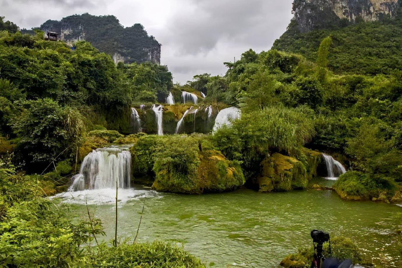 爱布瀑布群是非常原生态的景点 虽然没有德天瀑布的气势 却比德天瀑布