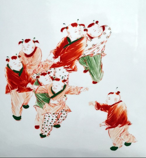 李文跃手绘红绿彩瓷婴戏图传统的东西不能丢