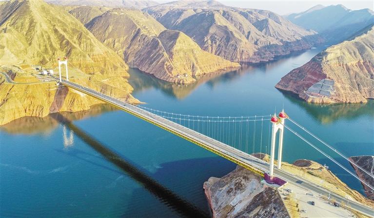 刘家峡大桥壮观瑰丽