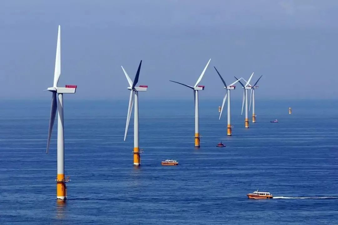 加快推进国电投,华能,上海电力3个总装机容量90万千瓦的海上风电场