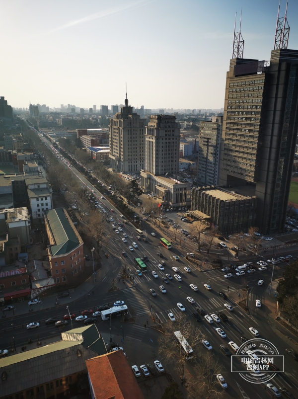 下午4点20分,解放大路与同志街交会处.