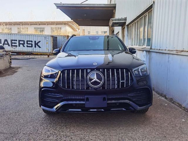 外观方面:2021款奔驰amg gle53采用amg垂瀑式赛车格栅 amg gle 53