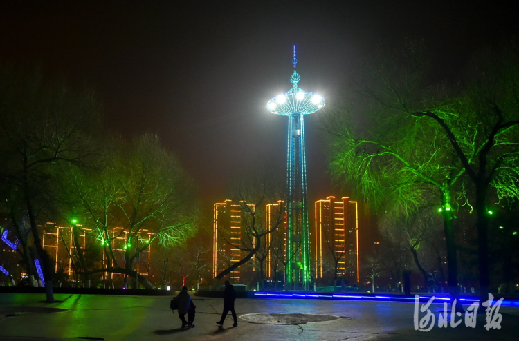 河北省迁西县滦水湾公园夜景。河北日报记者赵杰 摄影报道