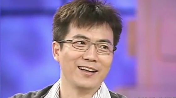 外交学院早期只有一栋楼,黄健翔:清早闭着眼摸着墙去上课