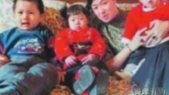 金星领养了三个孩子 每天的生活紧张而又充实