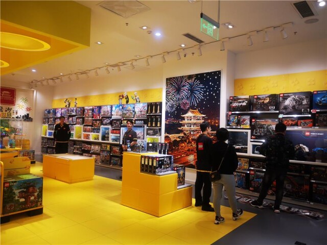 位于长沙IFSL2层的湖南首家乐高授权专卖店
