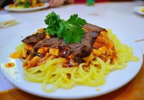 舌尖上的敦煌，少不了一碗驴肉黄面……